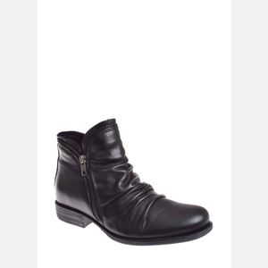 Miz Mooz Luna black ankle booties.